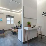 Misty Grey Apartment Near City Centre